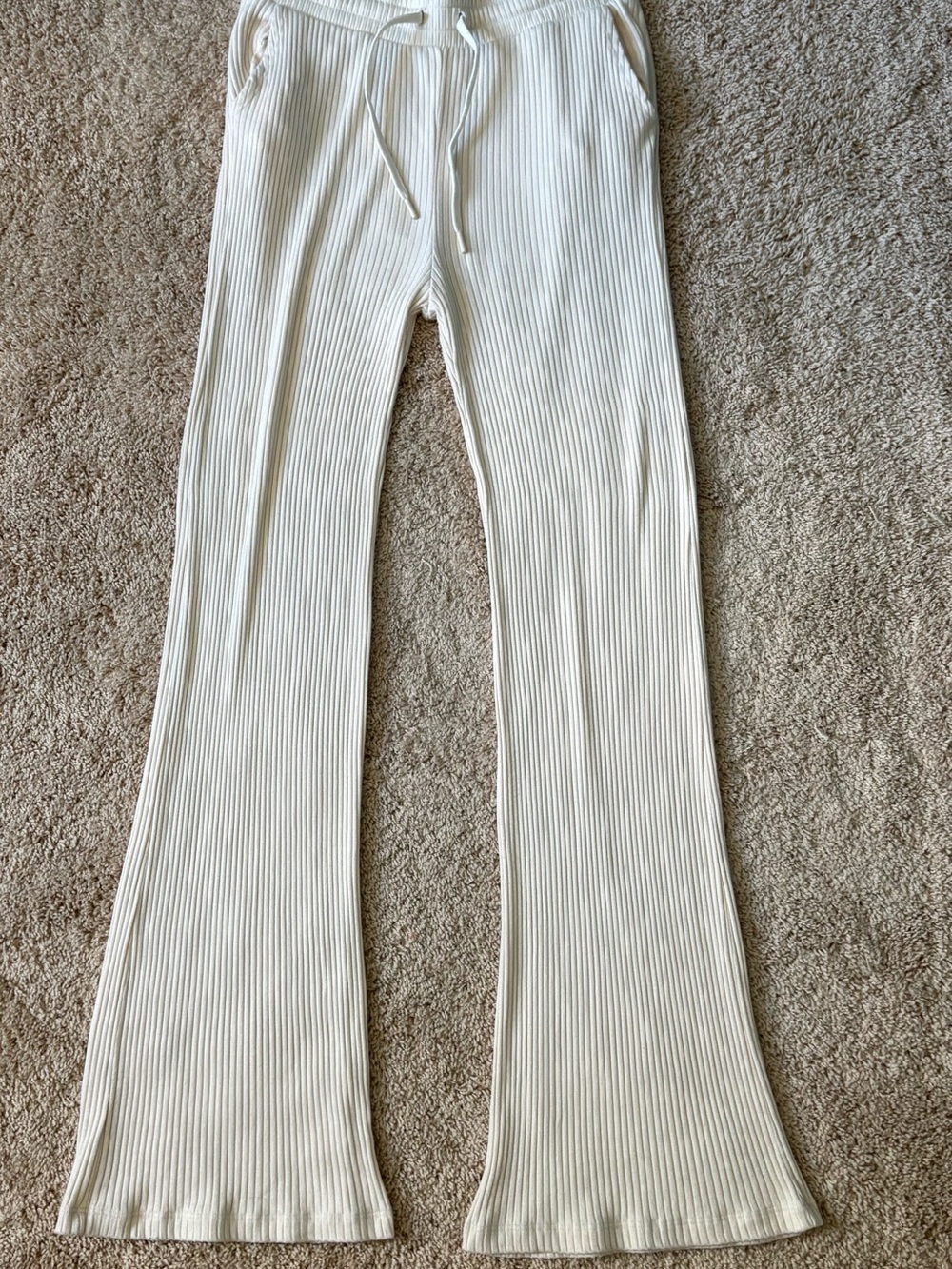 Beyond Yoga Cream Colored Ribbed Drawstring Lounge Pants